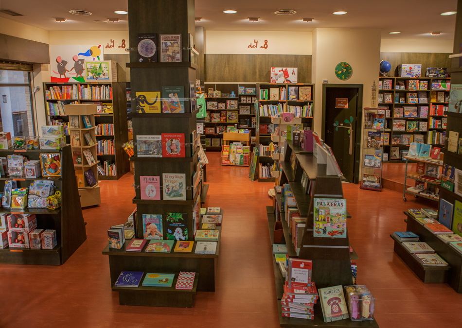 Interior Librería Rayuela Infancia